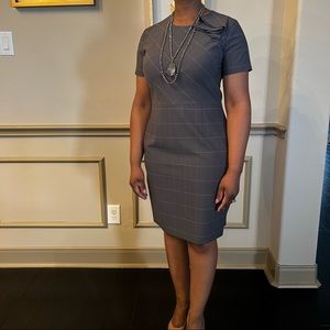 Gray grid-pattern Banana Republic dress with short sleeves